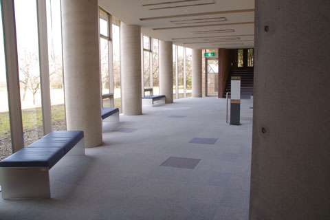 ホール前ロビー